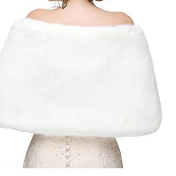 💚NWT💚Faux Fur Shawl - Picture 2 of 2